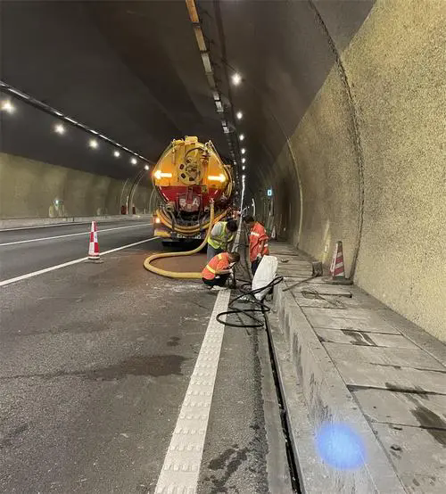 武清隧道排水渠清淤